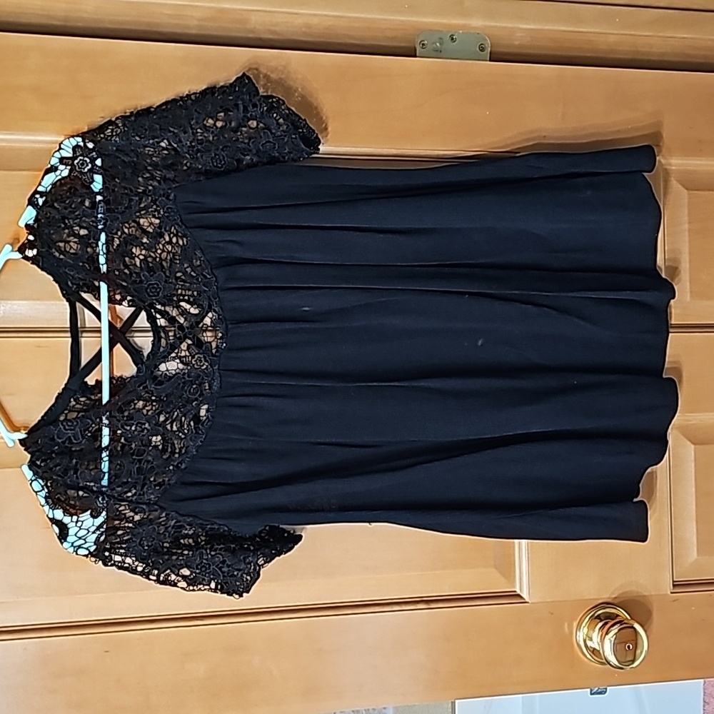 😍 Black Flowing Lace Short Sleeve Shirt Size XL